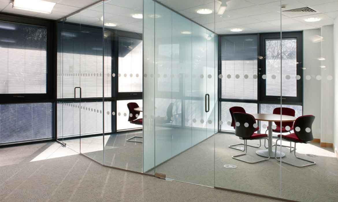  Divisórias em Vidro